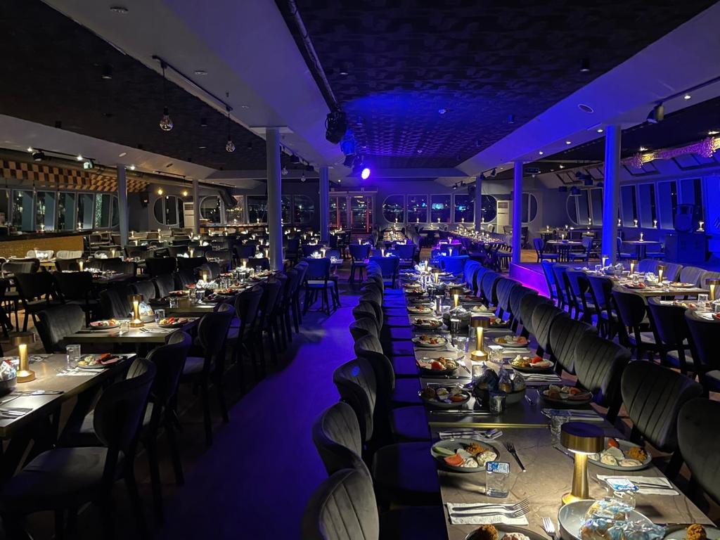 CRAZY SALE 2025 : PRIVATE VIP FRONT OF SHOW TABLE ( WITH ALCOHOL) - Hotel Pick Up and Drop off Included