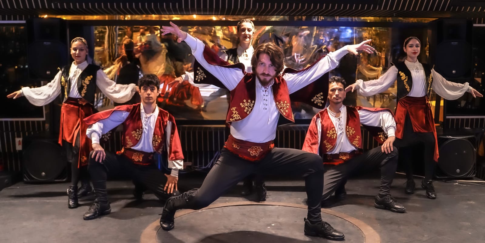 CRAZY SALE 2025 : PRIVATE VIP FRONT OF SHOW TABLE ( WITH ALCOHOL) - Hotel Pick Up and Drop off Included