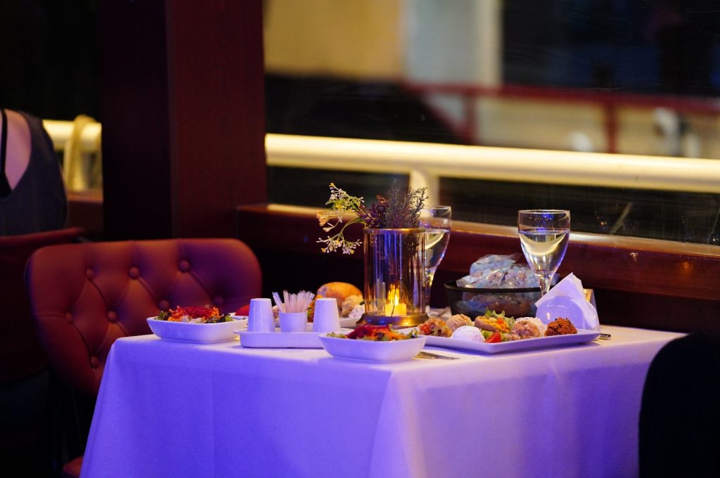 PRIVATE VIP TABLE BY THE WINDOW SIDE WITHOUT PICKUP AND WITH ALCOHOL